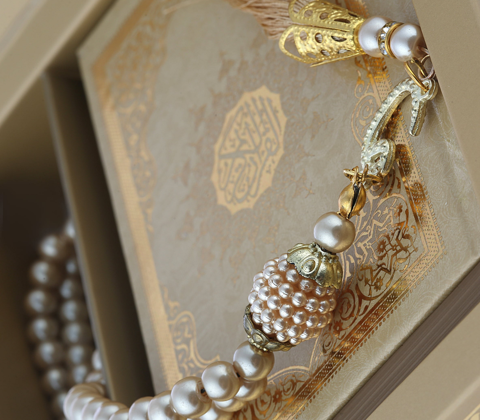 Muslim Gifts for Eid, Gilt Covered Gift Box, Silvered Quran Gifts for Ramadan Mosque